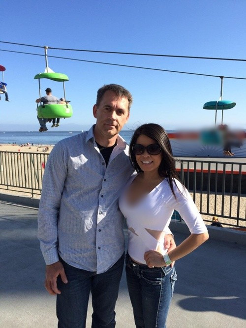 Sau nhiều năm nỗ lực, gia đình Bích Tuyền hiện tại sở hữu khối tài sản đáng kể. Theo Dân Việt, căn biệt thự nơi vợ chồng nữ ca sĩ sinh sống từng được tiết lộ có giá trị khoảng 1.600 tỷ đồng, mua lại của một tỷ phú khác người Mỹ. Bộ sưu tập xe của gia đình Bích Tuyền có mẫu xe được cho là trị giá khoảng 25 tỷ đồng. Ảnh: Phụ Nữ Thủ Đô.