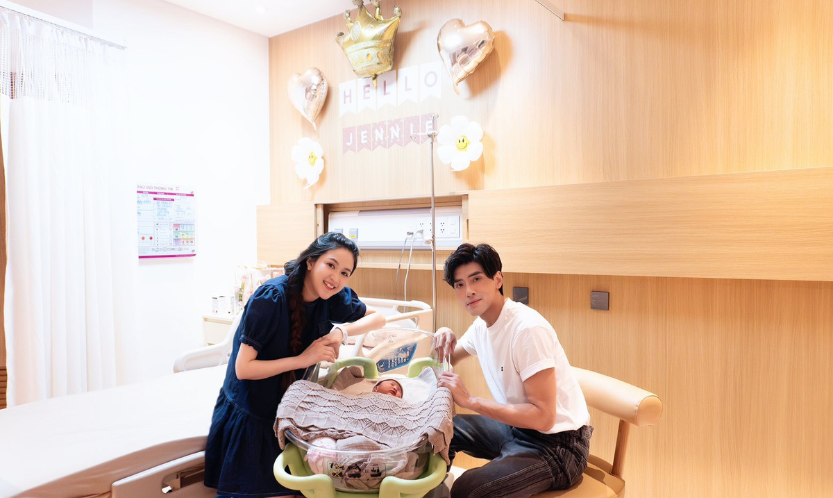 Ngày sinh nở, Phương Hằng tâm sự rằng những ngày gần cuối thai kỳ, xem các clip của các mẹ bỉm sữa khác, cô bị sợ, nhưng để đón con, cô đã vượt cạn thành công. Ảnh: FB Phương Hằng.