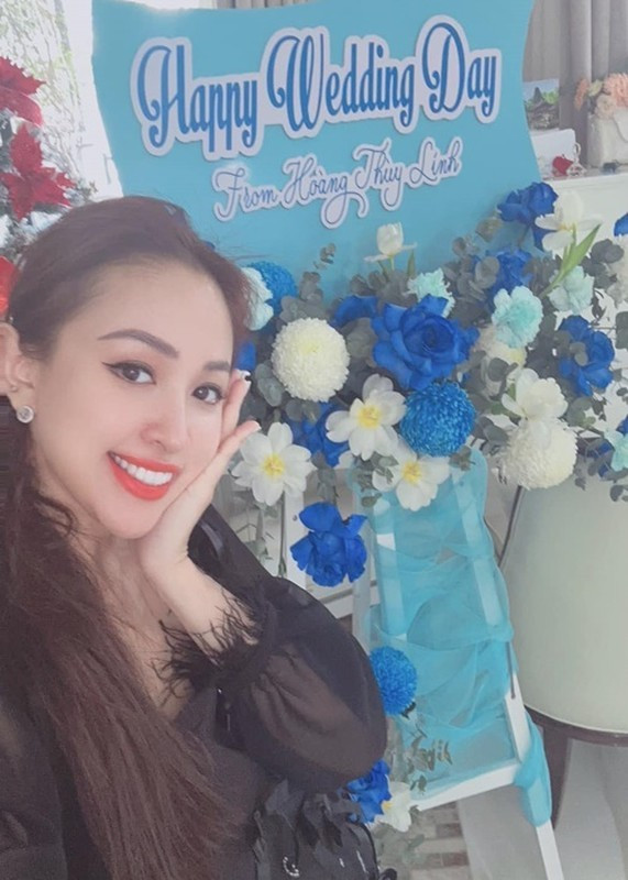 Tháng 1/2024, Vân Hugo khoe được Hoàng Thùy Linh tặng hoa khi đám cưới sắp cận kề. Ảnh: FB Vân Hugo.