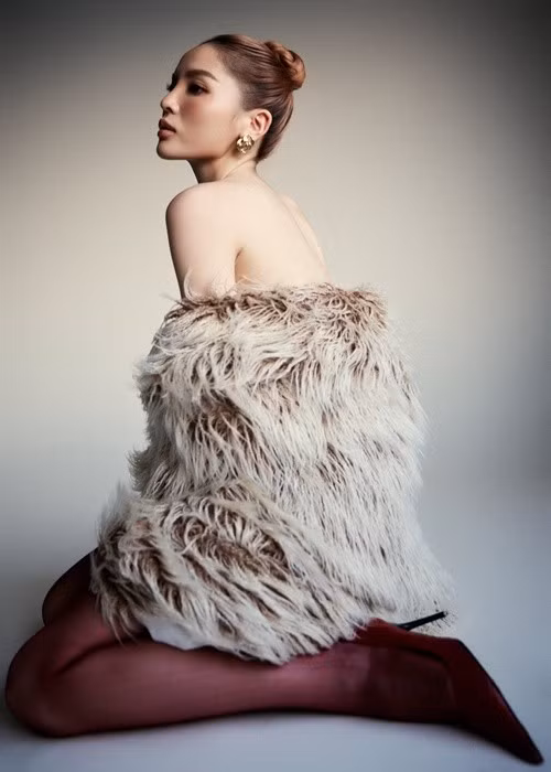 Nàng hậu sinh năm 1996 có phong thái cuốn hút. Ảnh: FB Kỳ Duyên.