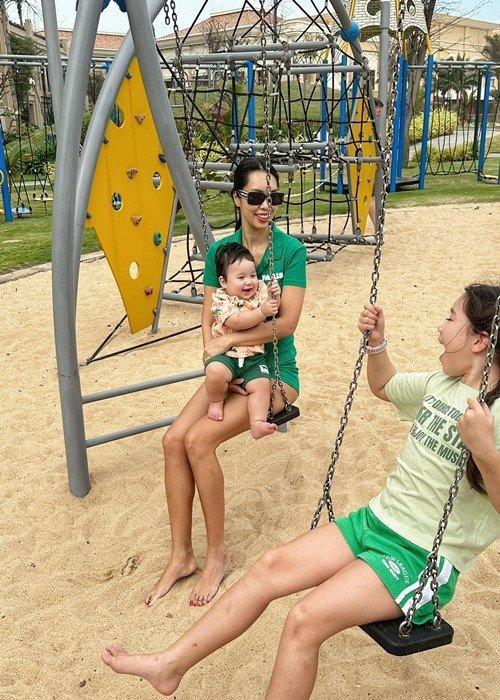 Bé Myla ngoan ngoãn, tự lập từ sớm, yêu thương và chiều chuộng em trai.