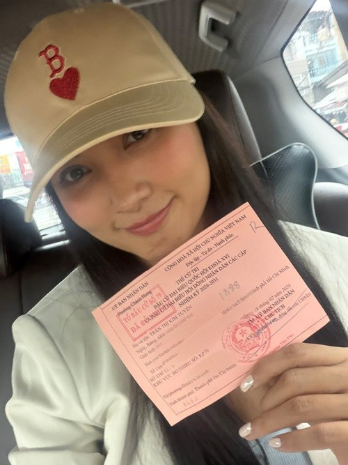 Kim Tuyến bày tỏ: “Mỗi lá phiếu của chúng ta sẽ thể hiện quyền và trách nhiệm công dân, đồng thời đóng góp cho sự phát triển thịnh vượng của đất nước trong tương lai”. Ảnh: FB Kim Tuyến.