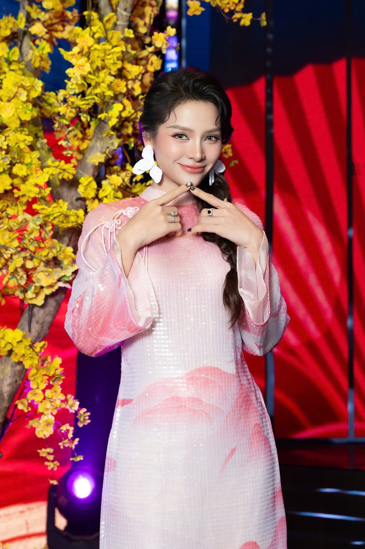 View - Mỹ nhân Việt rạng rỡ đón xuân trong tà áo dài truyền thống | Báo Tri thức và Cuộc sống - TIN TỨC PHỔ BIẾN KIẾN THỨC 24H