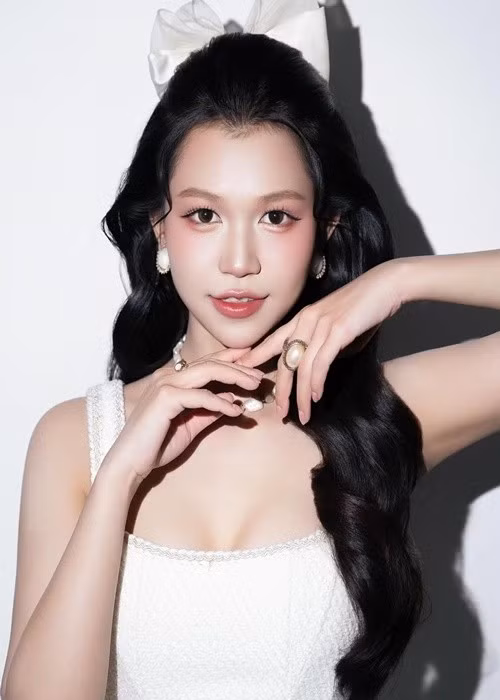 Phương Duyên từng khen giọng hát của Phương Mỹ Chi ngọt như mía lùi, diễn xuất tốt. Ảnh: Instagram Phương Duyên.