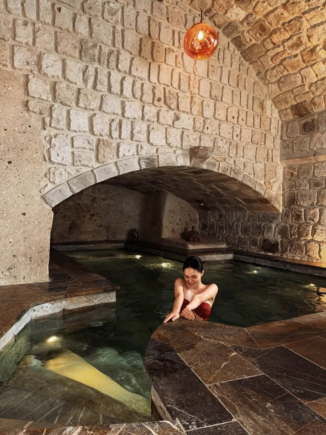 View - Hoa hậu Hương Giang khoe vẻ gợi cảm trong chuyến du lịch nước ngoài đầu năm | Báo Tri thức và Cuộc sống - TIN TỨC PHỔ BIẾN KIẾN THỨC 24H