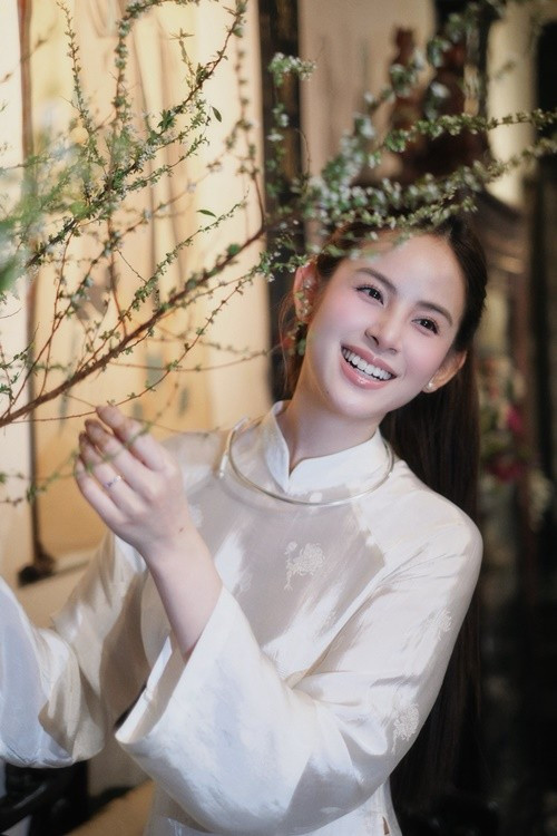 Theo Vietnamnet, Hương Liên cho biết cô sẽ dành nhiều thời gian hơn cho gia đình nhưng tiếp tục theo đuổi nghệ thuật ở mức độ phù hợp, xem đây là khởi đầu cho hành trình mới đầy xúc cảm.