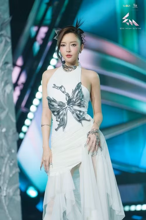 Nhờ chăm chỉ chạy show, Bích Phương tích lũy được khối tài sản "không phải dạng vừa". Ảnh: FB Bích Phương.﻿