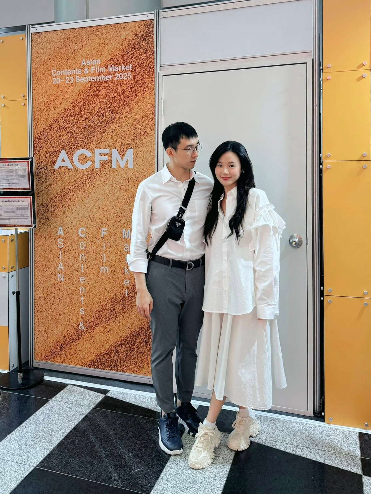 "Chúng tôi đã có mặt tại Busan International Film Festival", Midu chia sẻ.