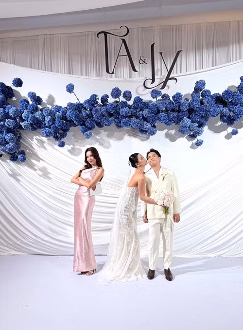 Đăng tải hình ảnh bên vợ chồng Hương Ly, Lê Hoàng Phương hài hước viết: "Gợi ý cách chụp hình cưới cùng nhỏ bạn thân đầy kỉ niệm". Ảnh: FB Lê Hoàng Phương.