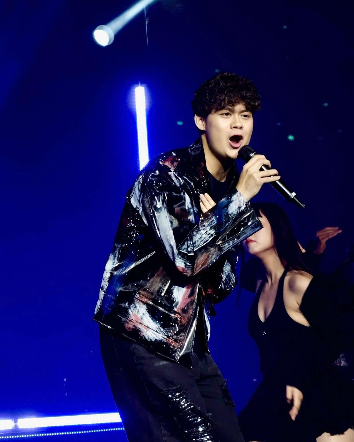 Tony từng biểu diễn một vài lần trên sân khấu trong năm 2025. Ảnh: FB Tony.