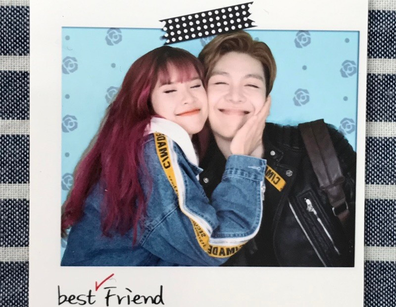 Tháng 9/2025, Khởi My đăng tải hình ảnh cũ bên Kelvin Khánh. Cô nhắn nhủ chồng: "Chúc mừng sinh nhật bạn. Hên là tôi chụp lại chứ bây giờ ảnh mờ lắm luôn". Ảnh: FB Khởi My.