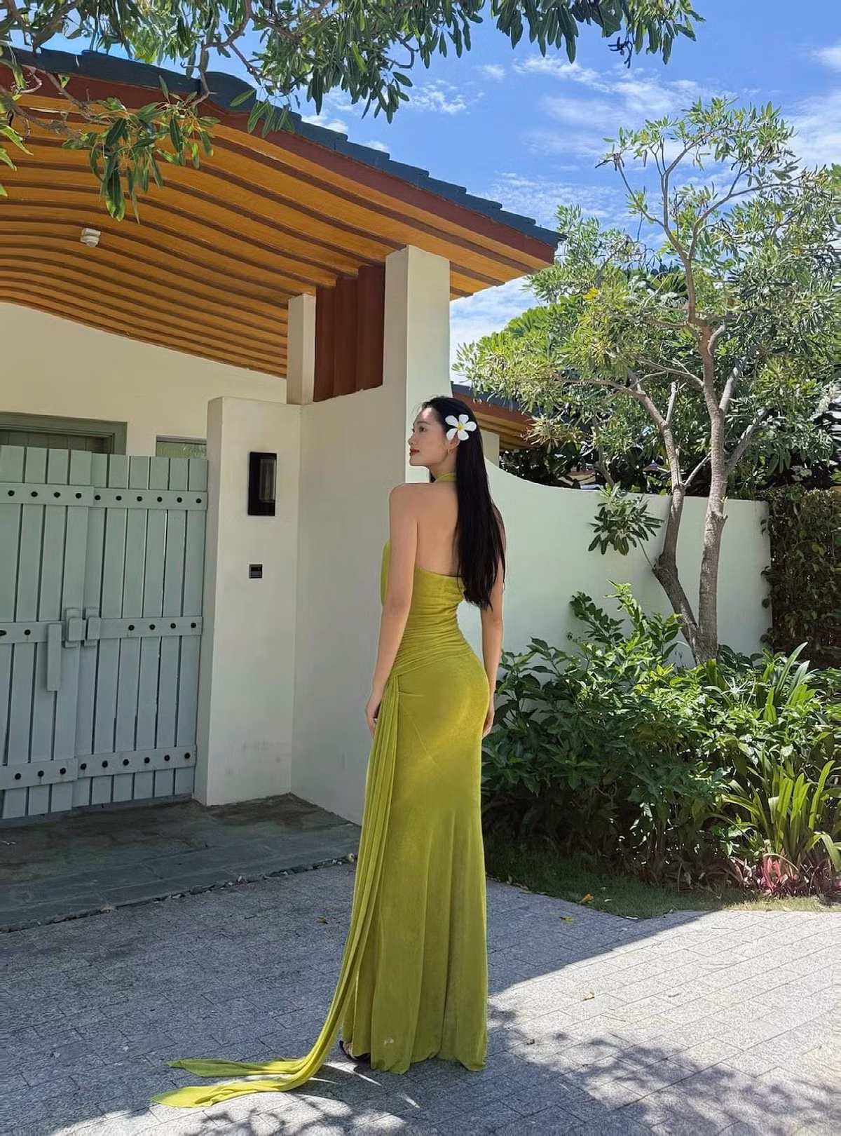 Tháng 9/2025, sau thông tin Hương Giang sẽ đại diện Việt Nam dự thi Miss Universe 2025, Quỳnh Anh tỏ ra khá tiếc nuối nhưng tôn trọng quyết định của đơn vị tổ chức.