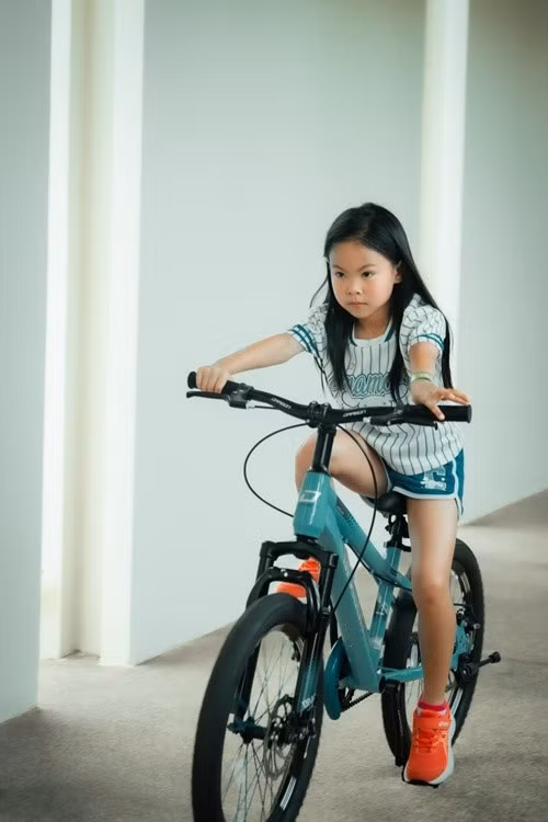 Ái nữ nhà Thanh Thảo thích đạp xe, chạy bộ, bơi. Ảnh: FB Thanh Thảo.