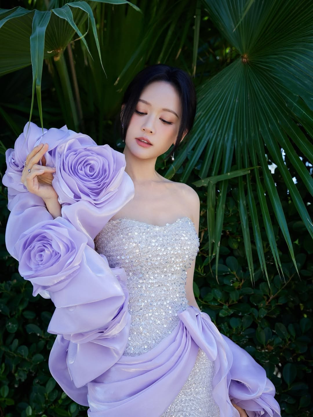 Ở tuổi 47, Trần Kiều Ân vẫn giữ được nhan sắc ngọt ngào, trẻ trung vượt thời gian. Gương mặt cô gần như không có dấu hiệu lão hóa rõ rệt, làn da mịn màng, tươi sáng.