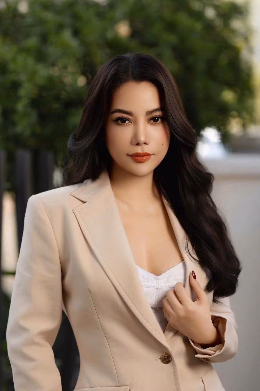 Nữ diễn viên phim Hương ga đã rút khỏi lĩnh vực tổ chức cuộc thi sắc đẹp để quay lại điện ảnh.