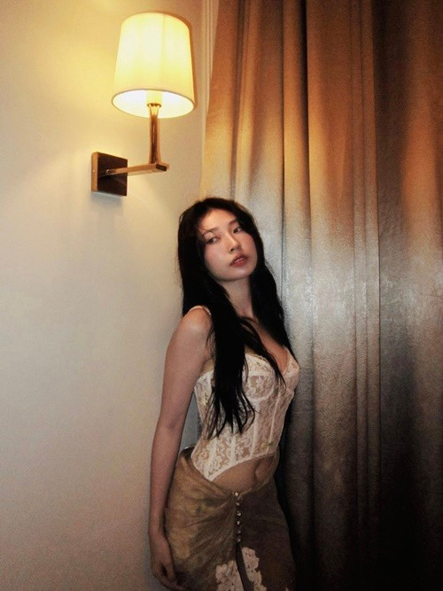 Không được đào tạo diễn xuất bài bản, Khổng Tú Quỳnh vẫn tham gia nhiều bộ phim như Công chúa teen và ngũ hổ tướng, Thiên sứ 99, Tháng năm rực rỡ, Bán chồng. Ảnh: Instagram Khổng Tú Quỳnh.