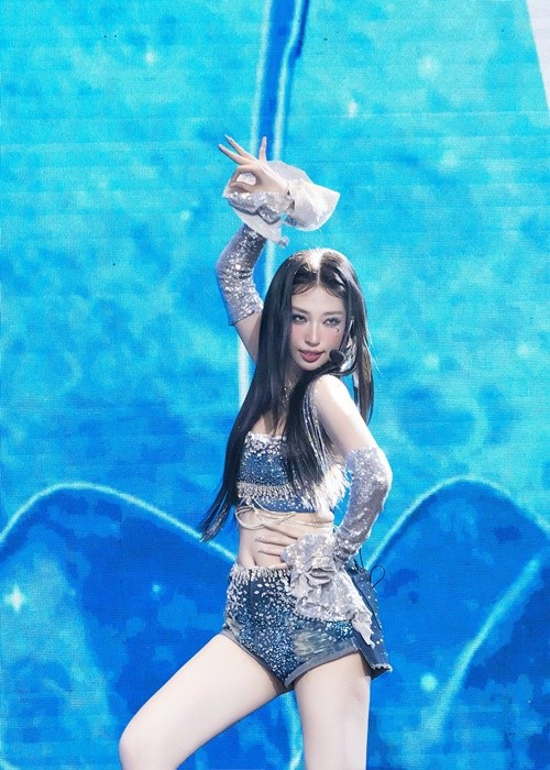 Sau Chị đẹp đạp gió rẽ sóng 2023, Khổng Tú Quỳnh hoạt động trong nhóm Lunas từ năm 2024 cùng Ninh Dương Lan Ngọc, Trang Pháp, Huyền Baby và Diệp Lâm Anh. Ảnh: Instagram Khổng Tú Quỳnh.