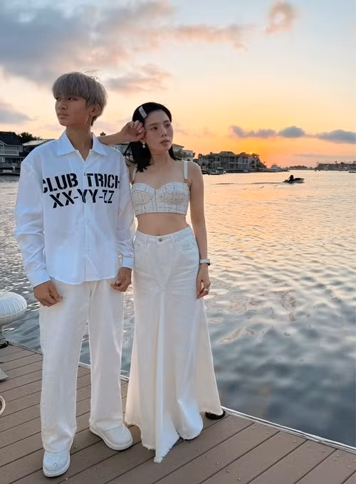 Ở tuổi 14, Kỳ Anh có chiều cao 1m76, vượt cả bố mẹ. Ảnh: FB Lệ Quyên.