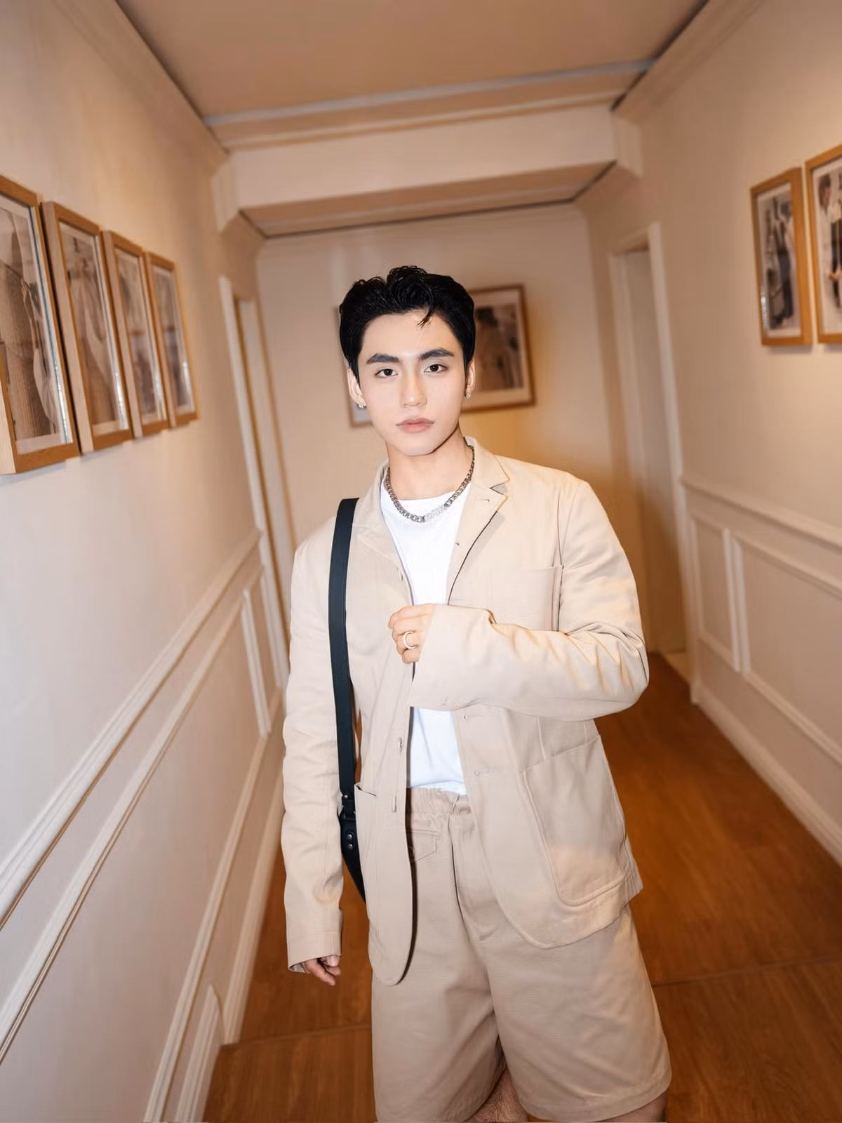 MONO đoạt giải Gương mặt xuất sắc, Nam ca sĩ được yêu thích nhất tại Làn sóng xanh 2022. Ảnh: FB MONO.