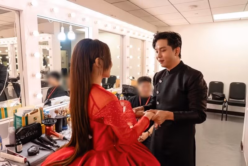 Nữ ca sĩ hứa sẽ mang ca khúc “lỡ hẹn” đến một sân khấu trong tháng 8. Ảnh: FB Phương Mỹ Chi.