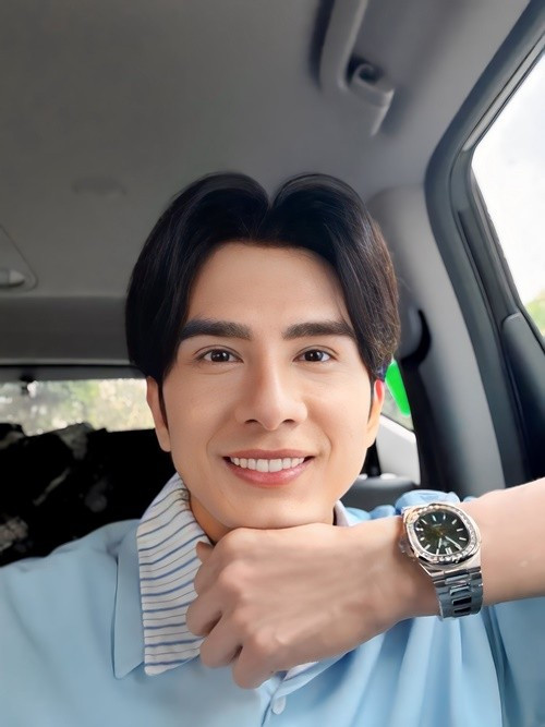 Đan Trường gây chú ý khi chia sẻ, bản thân bị mắc bệnh xương khớp và rối loạn tiền đình sai tư thế. "Bệnh không trị dứt điểm được. Tôi được khuyên cần phải ngủ và nghỉ ngơi nhiều. Khi nhảy vũ đạo, tôi cố gắng tránh những cú xoay vì dễ té ngửa", Gia Đình Xã Hội dẫn lời anh Bo.