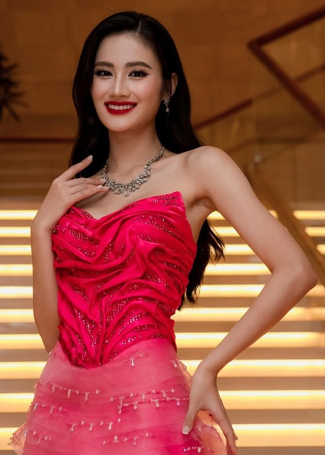 Nhiều khán giả Việt Nam chờ đợi Ý Nhi bứt phá trong chung kết Miss World để tiếp nối thành ấn tượng của các đại diện Việt Nam như top 11 Miss World 2015 - Lan Khuê, top 12 Miss World 2019 - Lương Thùy Linh, top 13 Miss World 2021 - Đỗ Thị Hà. Ảnh: FB Ý Nhi. Ảnh: Miss World.