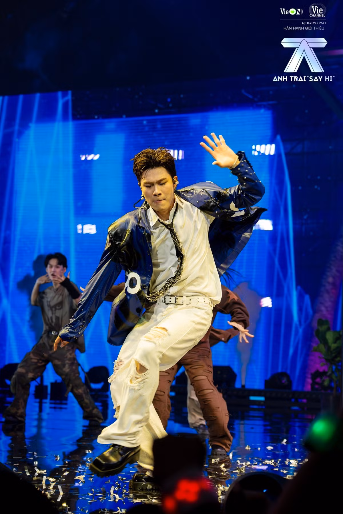 Năm 2024, Dương Domic vụt sáng khi tham gia Anh trai say hi. Anh được đánh giá là nhân tố nổi bật khi biết sáng tác, hát và nhảy. Dương Domic gây chú ý qua các phần trình diễn: Đều là của em, Cứ để anh ta rời đi, Tràn bộ nhớ. Ảnh: FB Dương Domic.