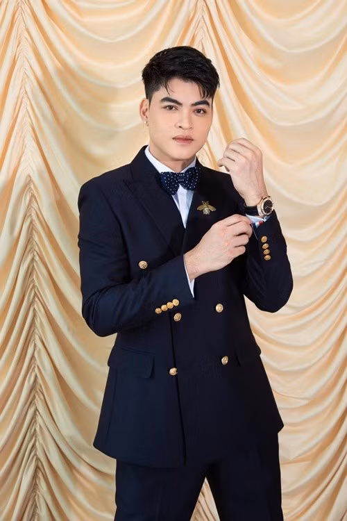 Theo Vietnamnet, Lưu Hưng là thành viên nhóm nhạc FM trước khi hoạt động solo. Ảnh: FB Lưu Hưng.