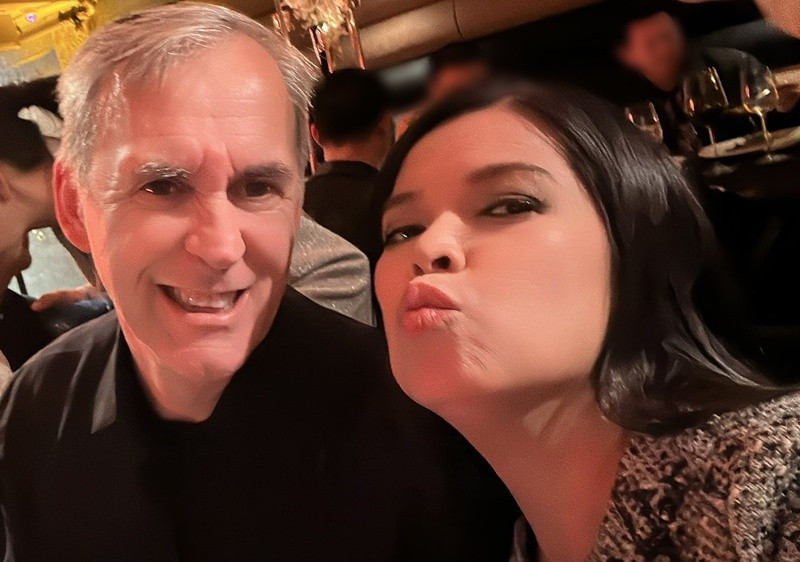 Hai người trò chuyện qua điện thoại suốt 3 tiếng rưỡi trong lần đầu liên lạc trước khi quyết định gặp mặt ngoài đời. Khi biết anh đã có 5 người con, nữ ca sĩ không e ngại mà sẵn sàng cùng chăm sóc gia đình chung. Ảnh: FB Bích Tuyền.