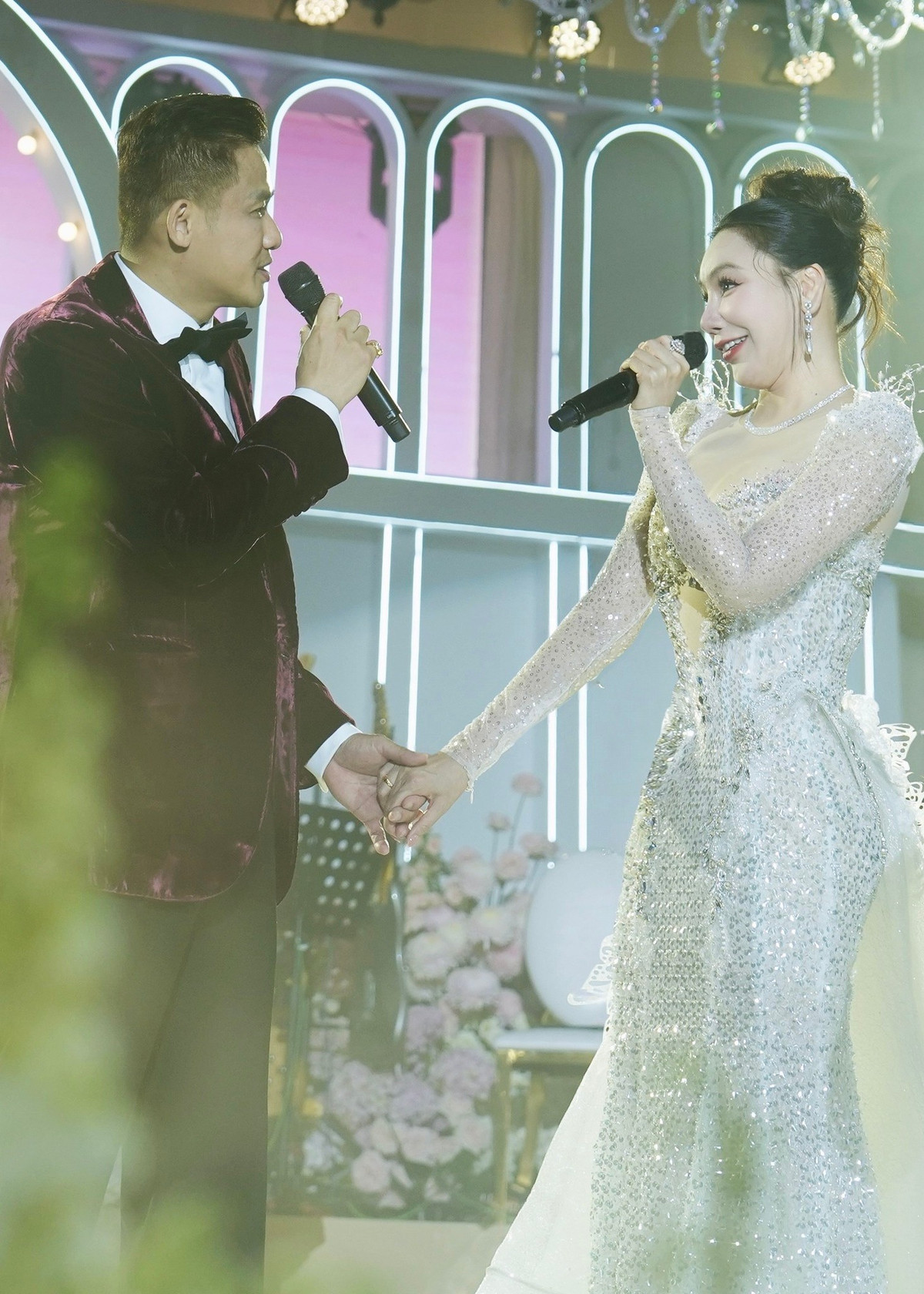 Vợ chồng Hồ Quỳnh Hương chiêu đãi 150 khách mời các món chay. Ảnh: FB Hồ Quỳnh Hương.