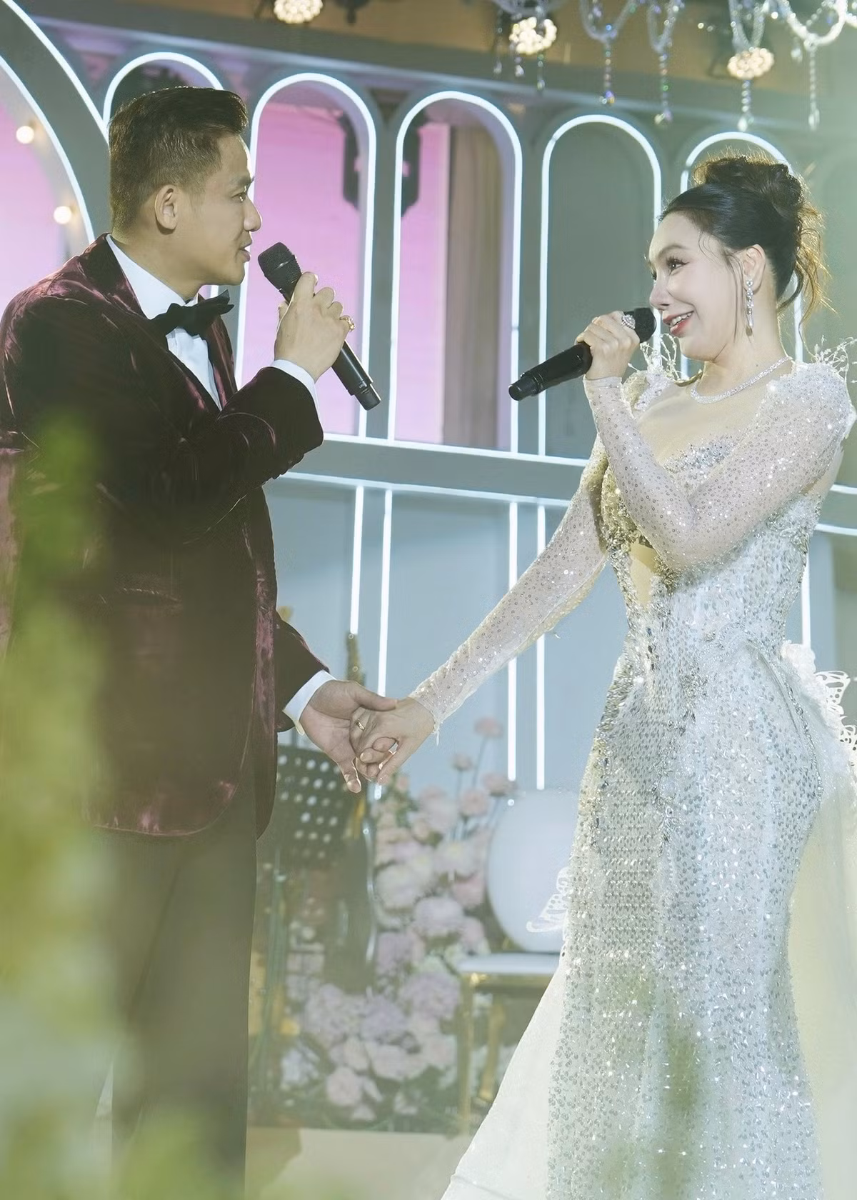 Vợ chồng Hồ Quỳnh Hương chiêu đãi 150 khách mời các món chay. Ảnh: FB Hồ Quỳnh Hương.