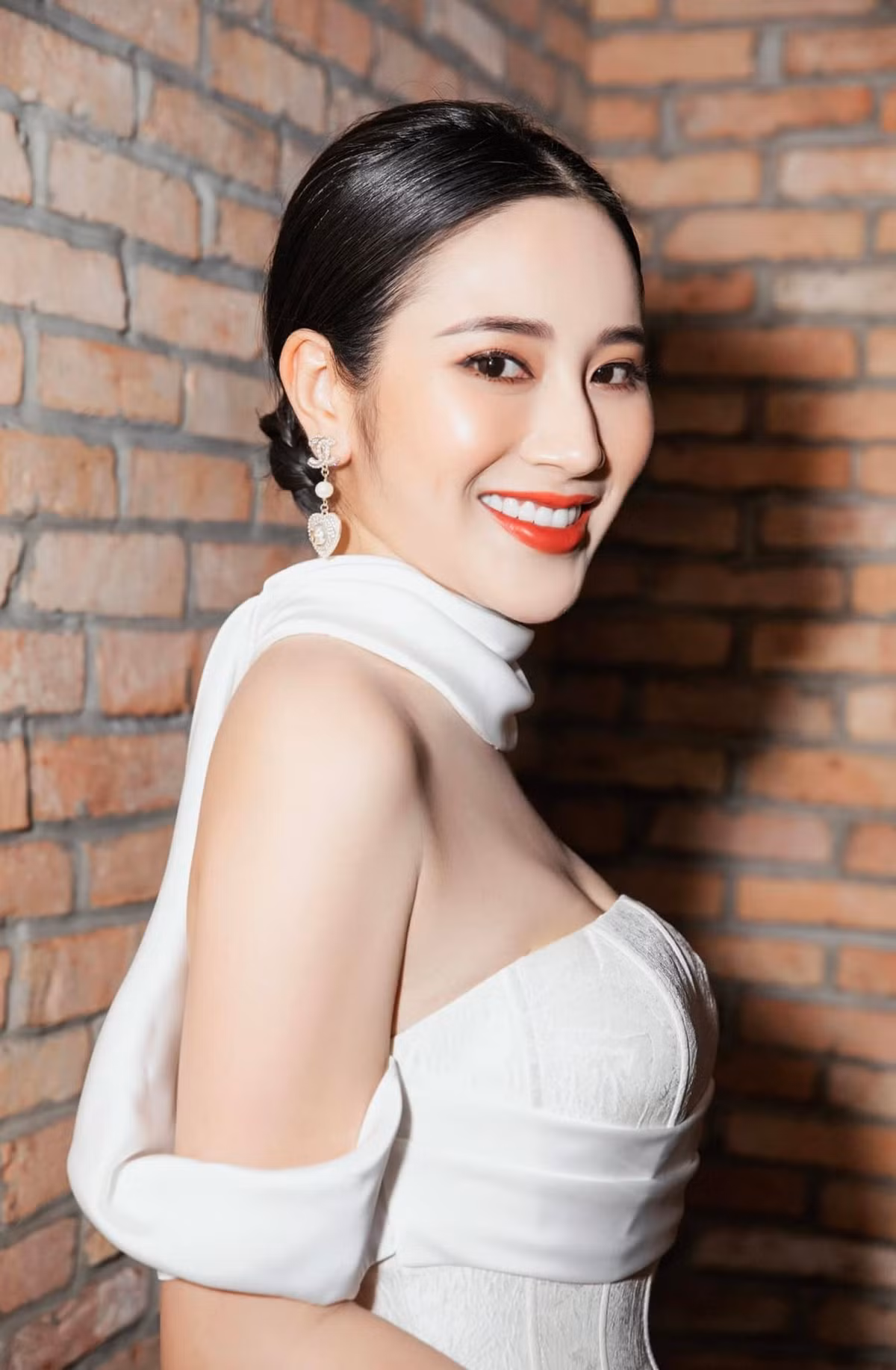 Tố My từng tốt nghiệp cử nhân ngành Luật, làm việc tại một công ty điện lạnh. Ảnh: FB Tố My.