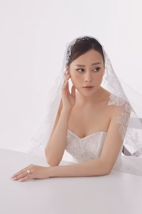 Phương Oanh dự định tổ chức đám cưới vào tháng 11/2023. Tuy nhiên, cô hoãn hôn lễ do mang bầu. Hiện tại, vợ chồng Phương Oanh chưa hé lộ về thời điểm tổ chức lễ cưới. Ảnh: FB Phương Oanh.