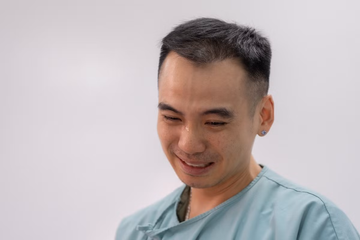 Tuấn Khôi bật khóc khi chứng kiến H'hen Niê sinh nở. Ảnh: FB H'hen Niê.