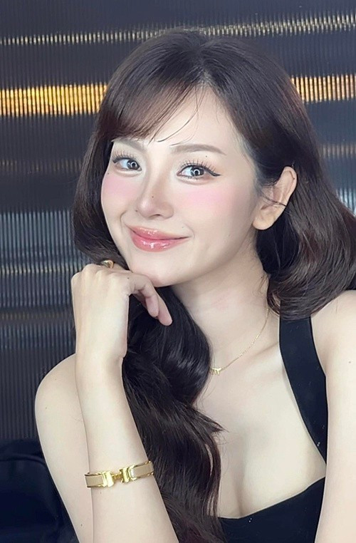 Tam Triều Dâng cho rằng cô có một gương mặt bầu bĩnh, trông trẻ hoài. Tuy nhiên, đôi khi thật sự khó để cô có thể nhận được những kiểu vai cần những cái ngoại hình trưởng thành hơn. Ảnh: FB Lê Tam Triều Dâng.