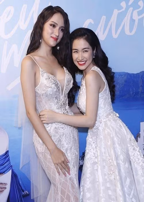 Hòa Minzy có mối quan hệ thân thiết với Hương Giang. Mới đây, nữ ca sĩ viết tâm thư dành cho đàn chị. Hòa Minzy cho biết, cô có mặt khi Hương Giang trở về trường sau khi phẫu thuật chuyển giới cách đây nhiều năm. Ảnh: Dân Việt.