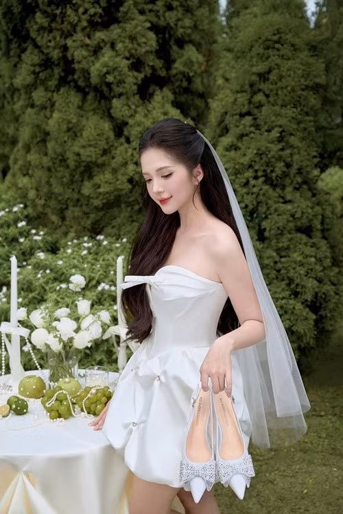 Ngọc Huyền và Đình Tú vẫn giữ kín về thời gian tổ chức đám cưới. Ảnh: FB Ngọc Huyền.