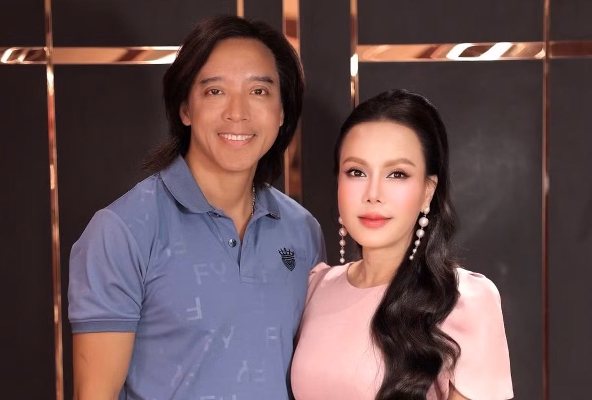 Hoài Phương ủng hộ 100 triệu đồng cho bà con vùng lũ thay Việt Hương. Anh chia sẻ: “Món quà sinh nhật cho cô ấy năm nay như thế này chắc sẽ làm cô ấy vui hơn. Cô ấy còn đang làm việc với xưởng để sản xuất gấp 10. 000 phần bánh gửi ra cho đồng bào bị thiệt hại sau cơn bão Bualoi”. Ảnh: FB Hoài Phương.