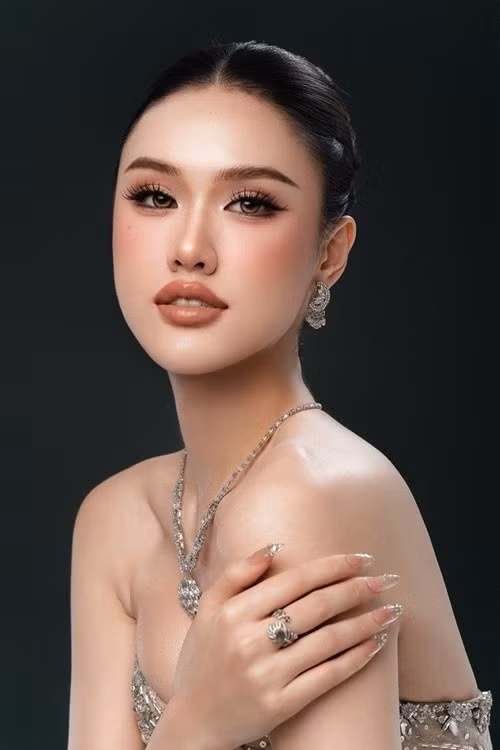 Khi thi quốc tế, Mỹ Anh có lợi thế ngoại ngữ. Cô thành thạo tiếng Anh (IELTS 7.0).