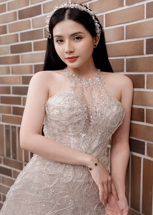 Ngoài làm người mẫu, cô còn livestream bán hàng, đóng phim. Ảnh: FB Thiên An.