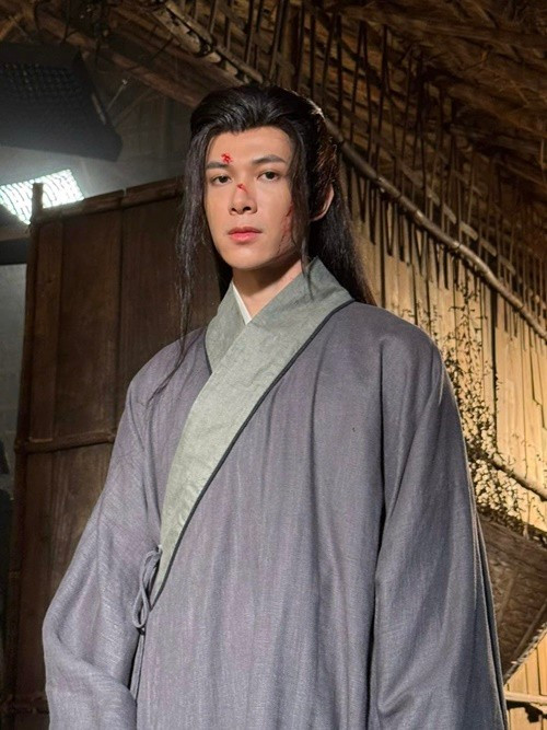 Trong cuộc phỏng vấn với Phụ Nữ Thủ Đô, chồng Diệu Nhi cho biết, khi còn học trường Đại học Sân khấu Điện ảnh, anh thường được giao những dạng vai tính cách. Vai chính diện đa phần giao cho bạn khác. Sau này khi đóng phim điện ảnh, hầu như Anh Tú Atus được giao vai chính diện. Ảnh: FB Anh Tú Atus.