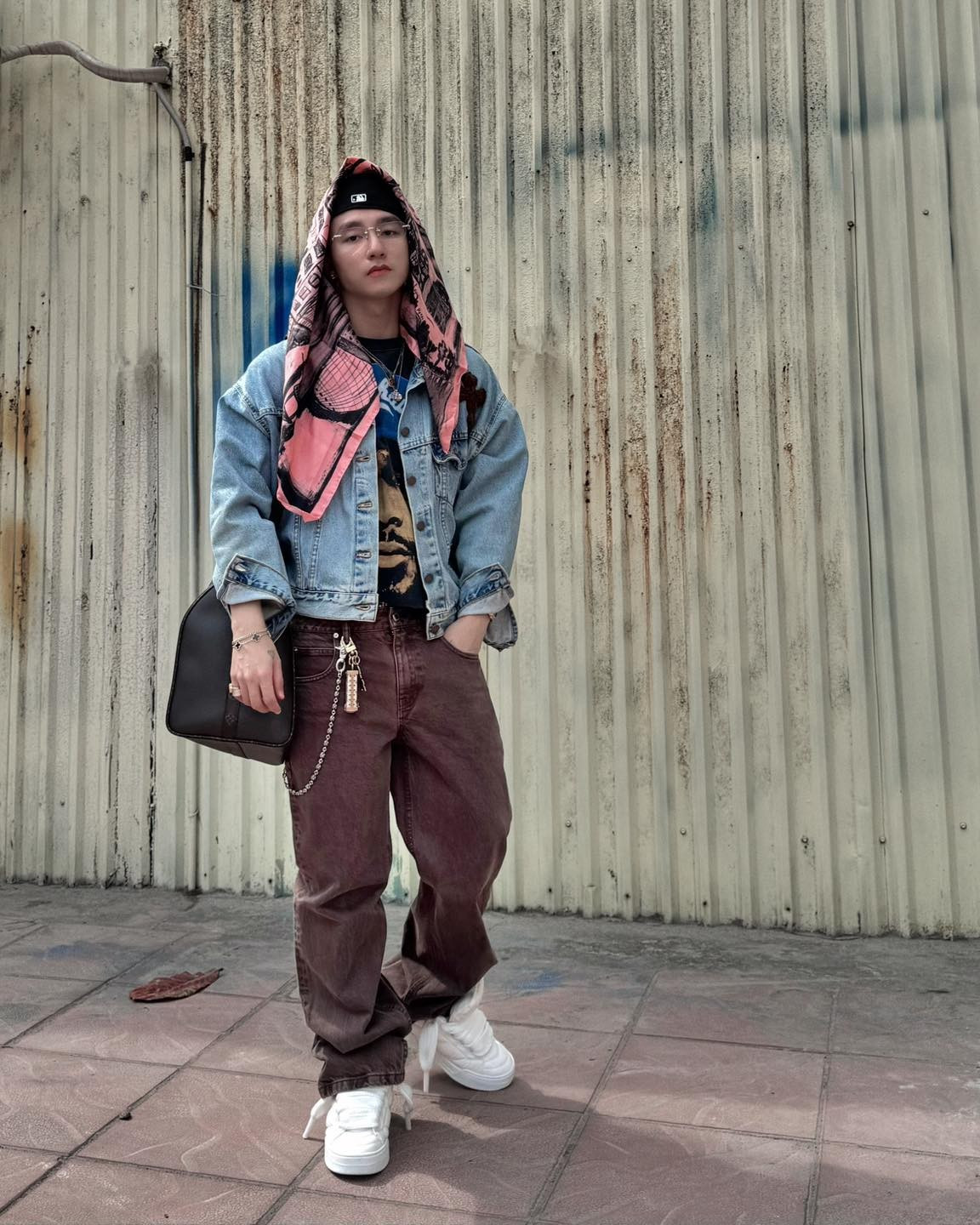 Theo Dân Việt, nhiều trang báo Hàn Quốc như Stardaily News, Sport Seoul,...ưu ái gọi Sơn Tùng M-TP là ‘ngôi sao số 1 Việt Nam’, ‘ca sĩ nổi tiếng nhất Việt Nam’ năm 2018.