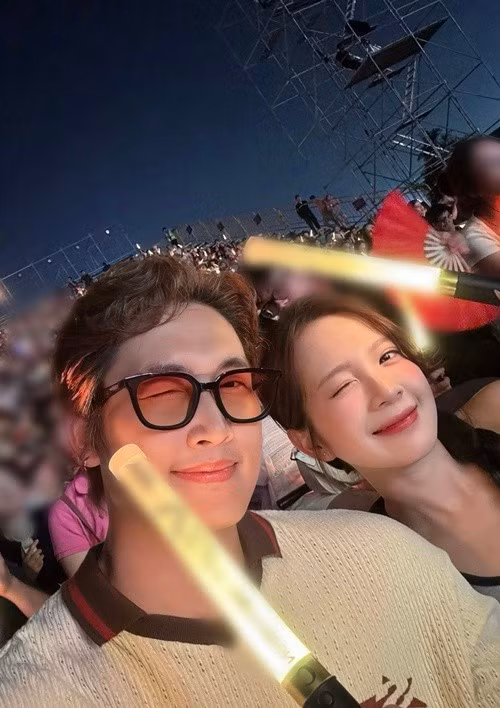 Ngọc Huyền và Đình Tú đăng ký kết hôn vào tháng 6/2025. Cặp đôi dự định tổ chức đám cưới vào tháng 11/2025. Ảnh: FB Đình Tú.