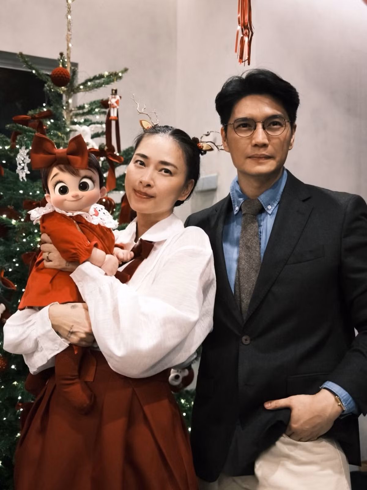 Chồng Ngô Thanh Vân thường nói về cảm giác hạnh phúc khi được chứng kiến từng thay đổi nhỏ của con, từ ánh mắt, nụ cười đến những khoảnh khắc đời thường rất đỗi bình dị.