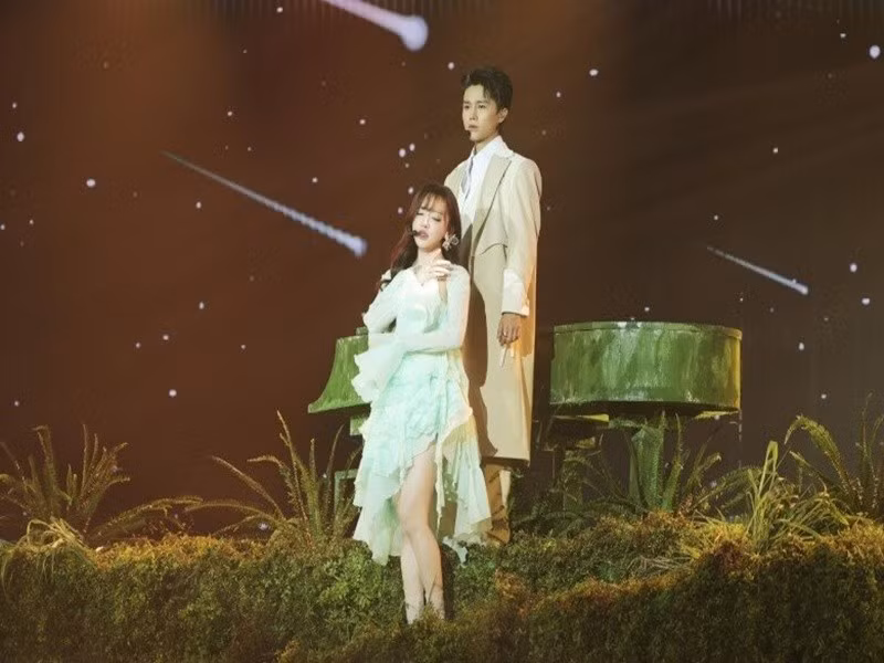 Tăng Duy Tân và Bích Phương từng có màn song ca ca khúc "Ikigai". Theo chia sẻ của nam nhạc sĩ, việc mời Bích Phương góp giọng đơn giản vì hợp giọng và phù hợp với cảm xúc của bài hát. Ảnh: Người Đưa Tin.