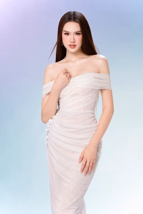 Á hậu Mỹ Anh cao 1m75, có số đo ba vòng 85-64-95cm.