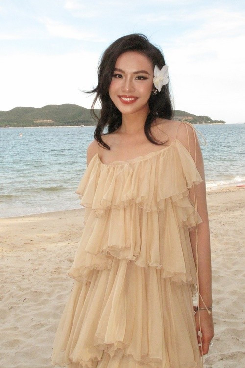 Á hậu Thủy Tiên mất một năm rưỡi để giảm 32kg.