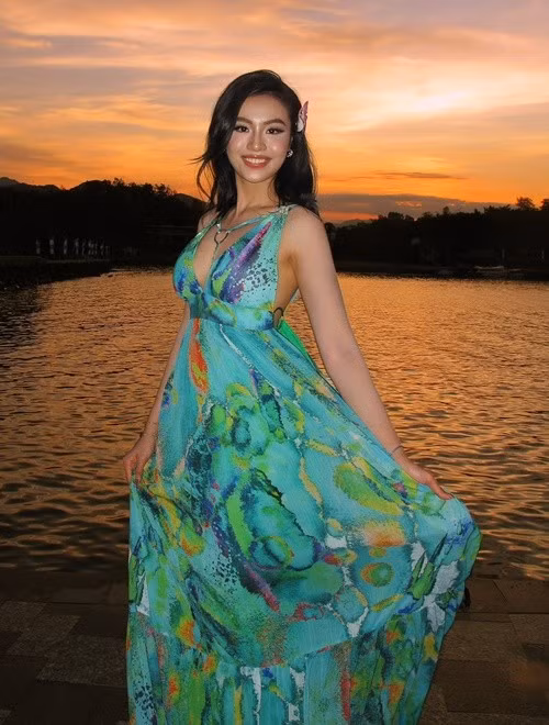 Nàng hậu nặng đến 90 kg khi học cấp 3. Ngoại hình quá khổ khiến Thủy Tiên tự ti, nghi ngờ và trách móc bản thân.