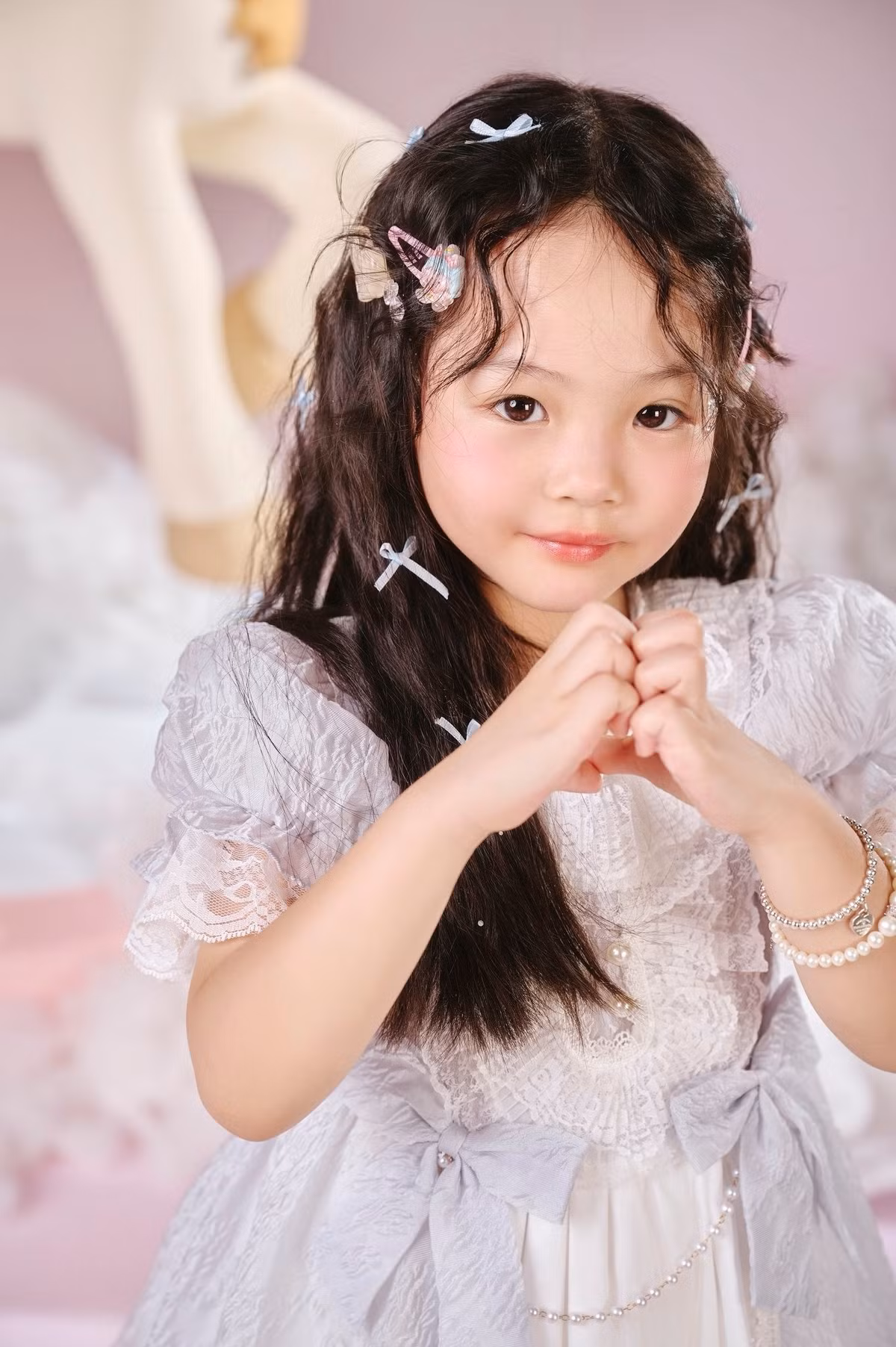 "Công chúa" nhà Đàm Thu Trang - Cường Đô la làm tóc điệu đà, mặc những chiếc váy đẹp. Ảnh: FB Đàm Thu Trang.