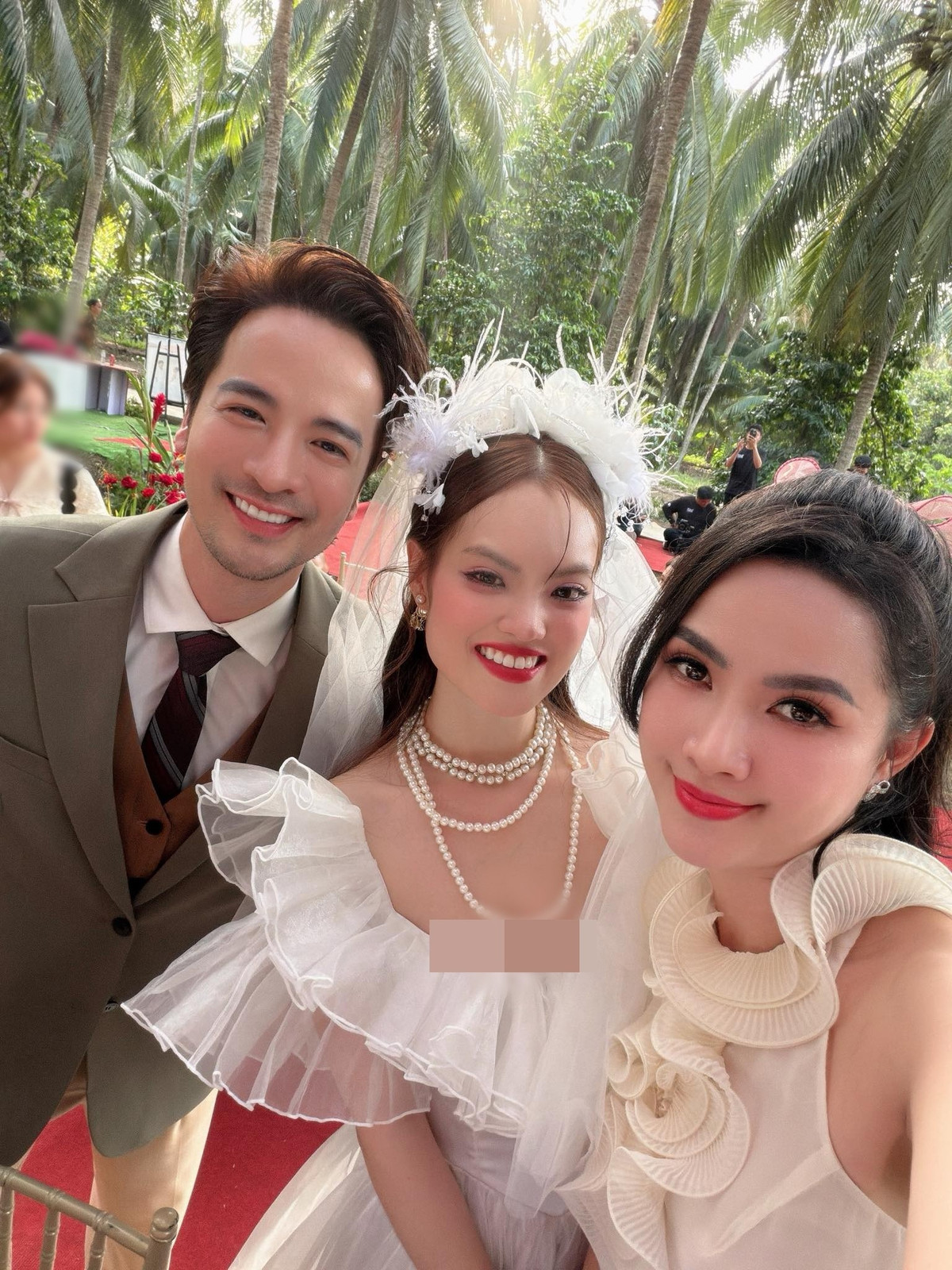 Phan Thị Mơ liên tục tham gia các bữa tiệc mừng đám cưới Đoàn Minh Tài - Sunny Đan Ngọc. Ảnh: FB Phan Thị Mơ.